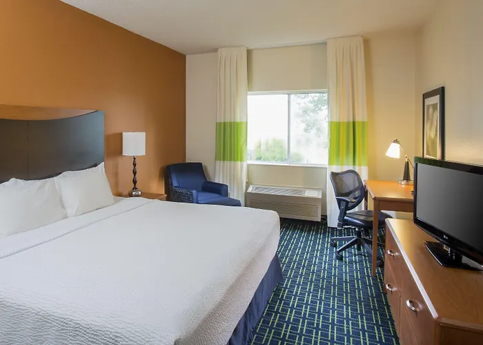 Fairfield & North/plainfield Hotel